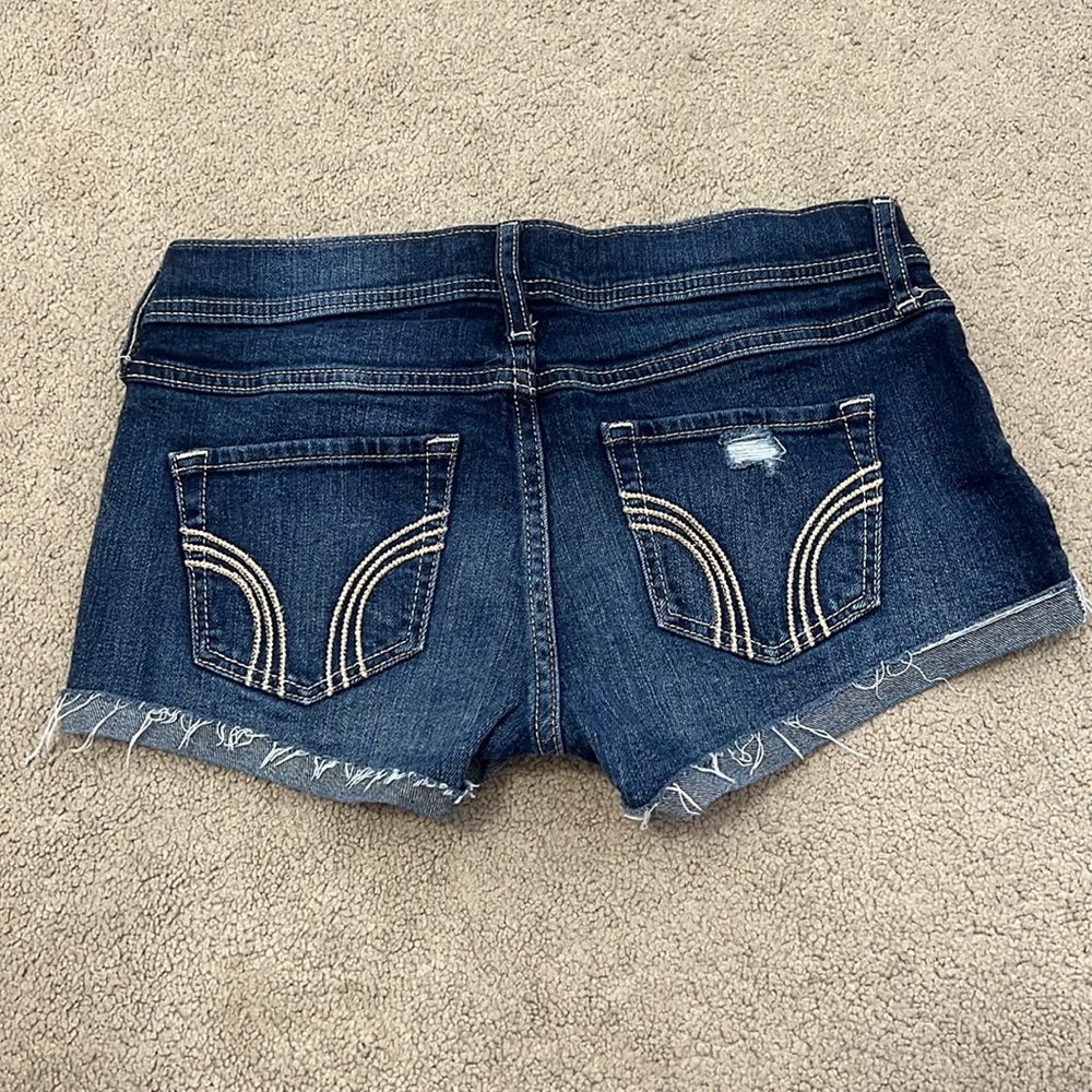 Hollister Shorts - Picture 2 of 3